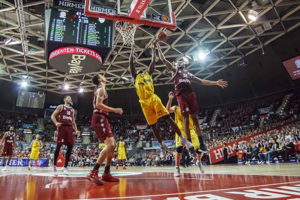 展现出了冷 展现出了冷