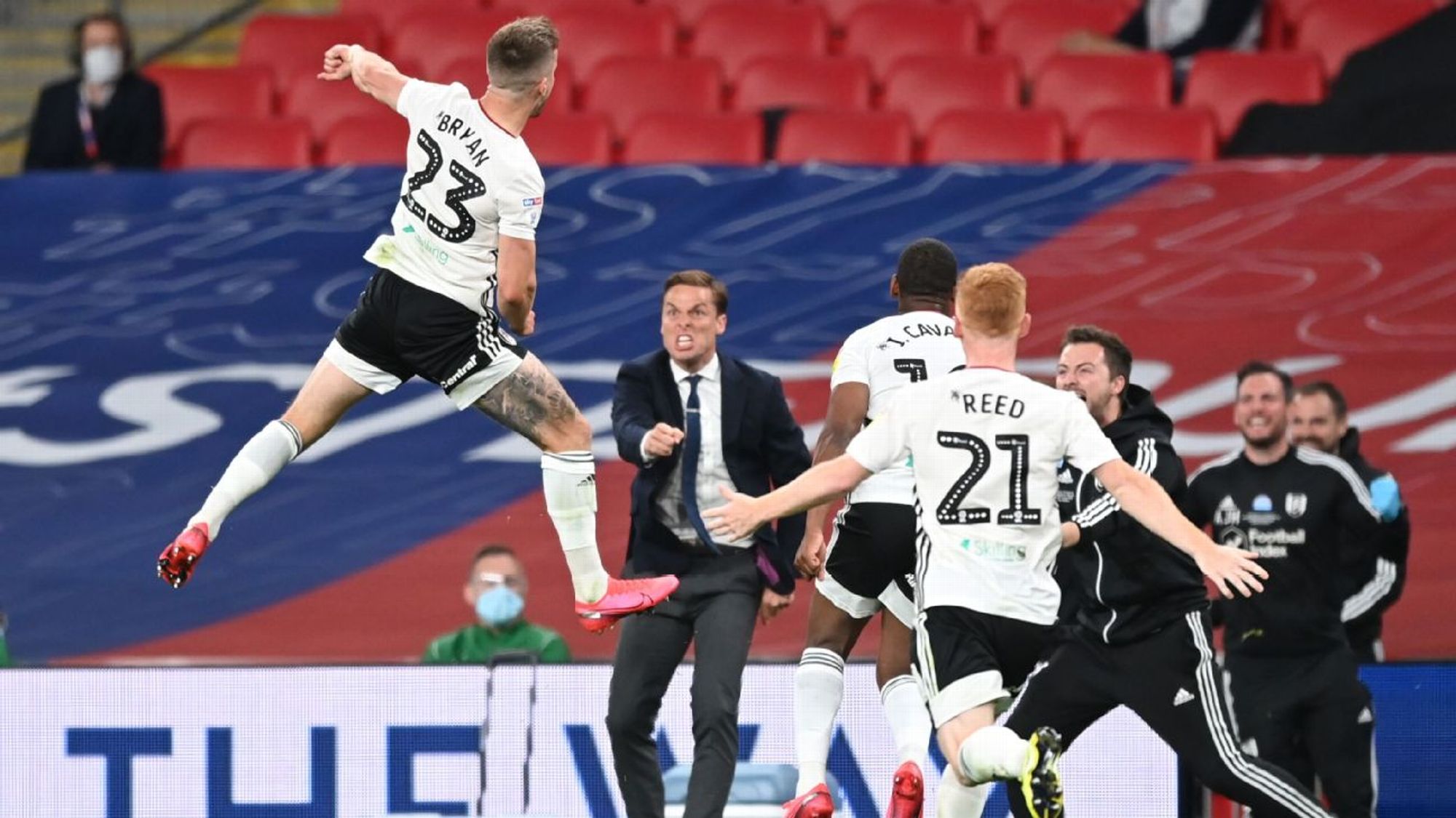 赛中迎来跨 赛中迎来跨