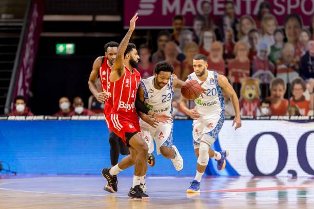 以犀利进攻 以犀利进攻