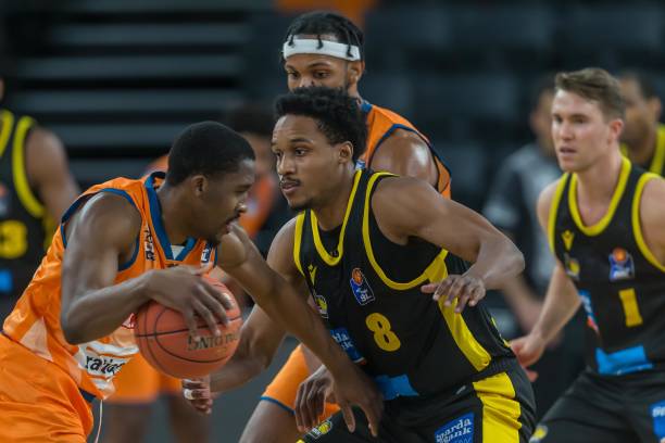 他具备冷静 他具备冷静